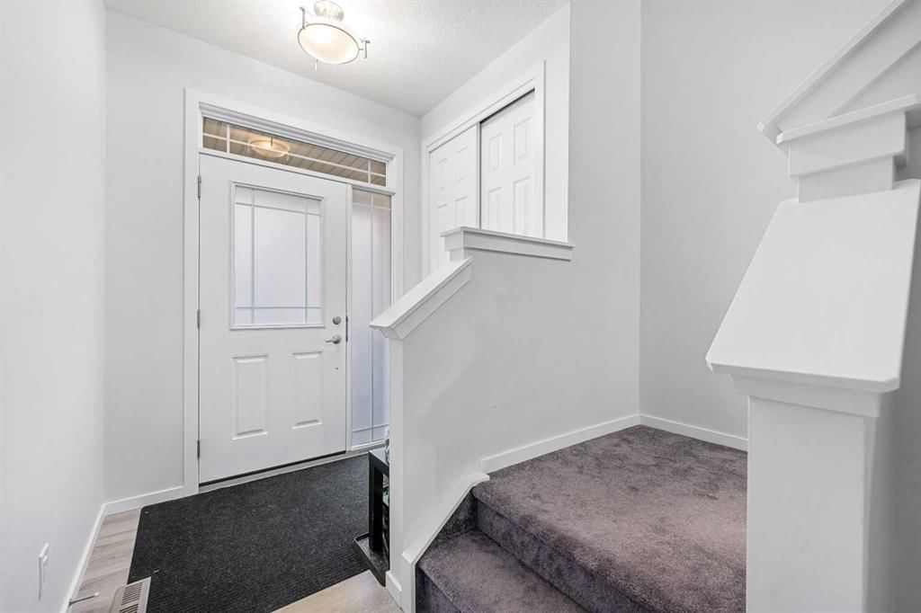 281 Yorkville Road SW, Calgary — photo 2 of 40