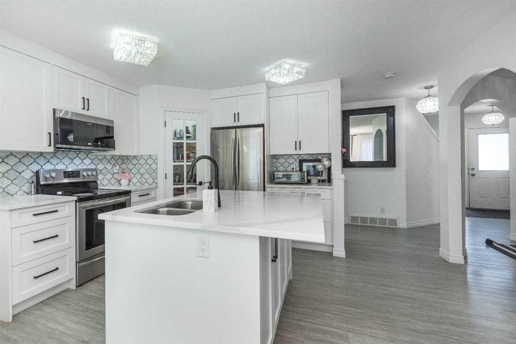 8430 saddleridge Drive NE, Calgary — photo 4 of 34