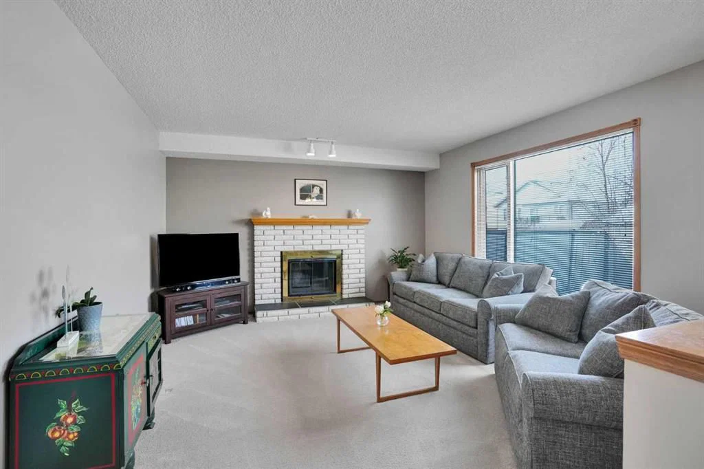 131 Hawkmount Green NW, Calgary — photo 3 of 30