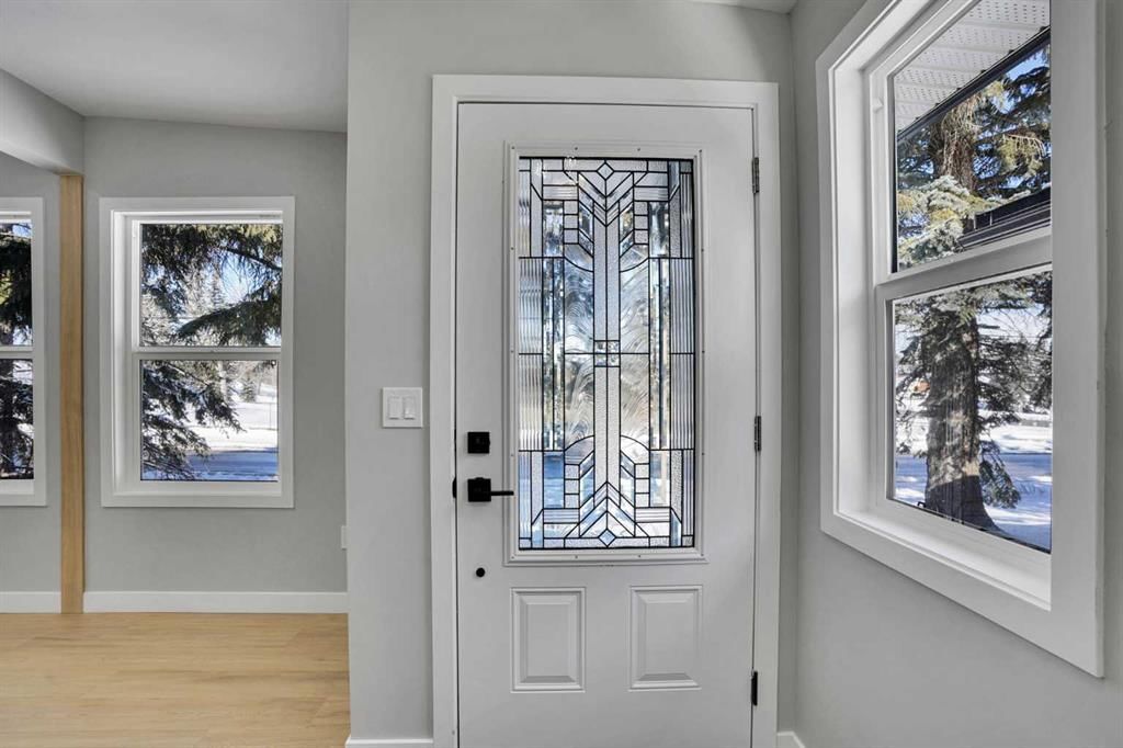 1515 24 Avenue NW, Calgary — photo 4 of 46