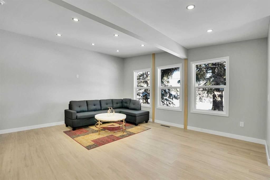 1515 24 Avenue NW, Calgary — photo 5 of 46