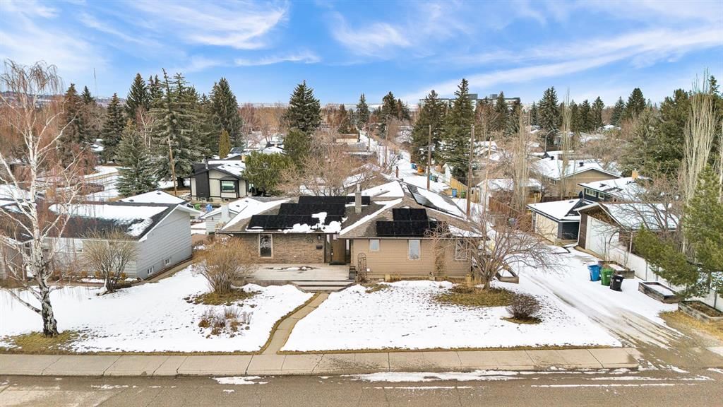 4712 Grove Hill Road SW, Calgary — photo 2 of 50