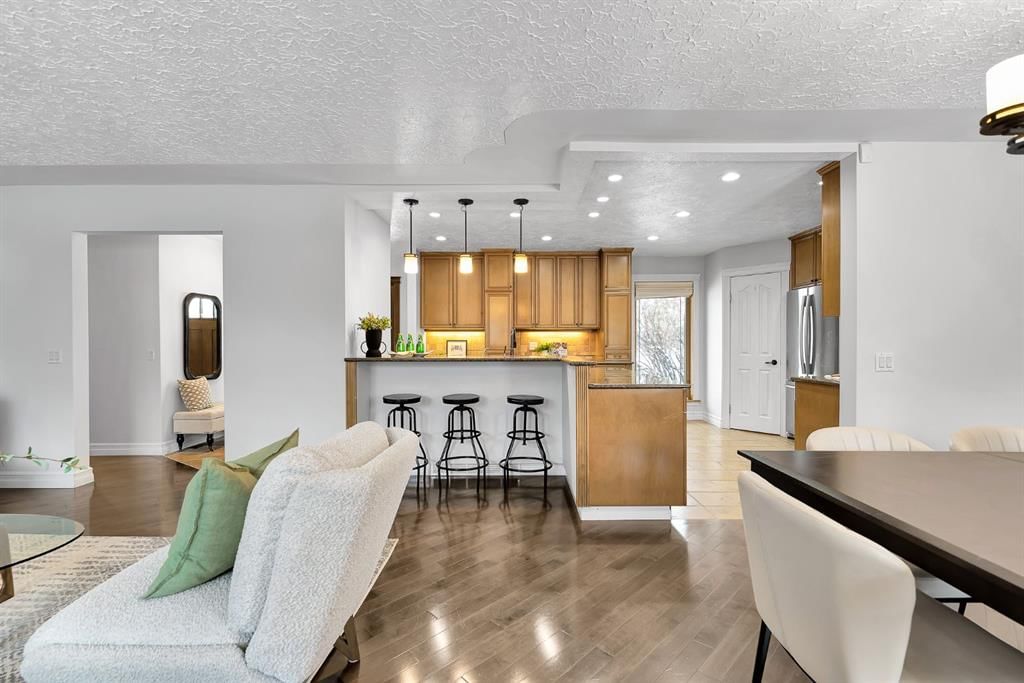 4712 Grove Hill Road SW, Calgary — photo 3 of 50