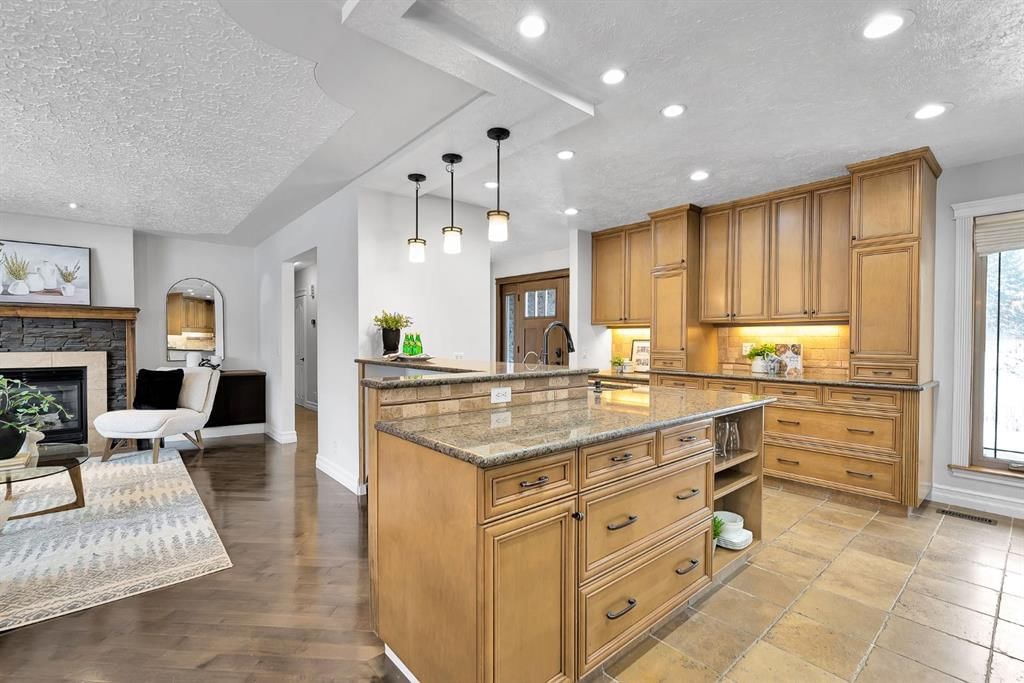 4712 Grove Hill Road SW, Calgary — photo 4 of 50