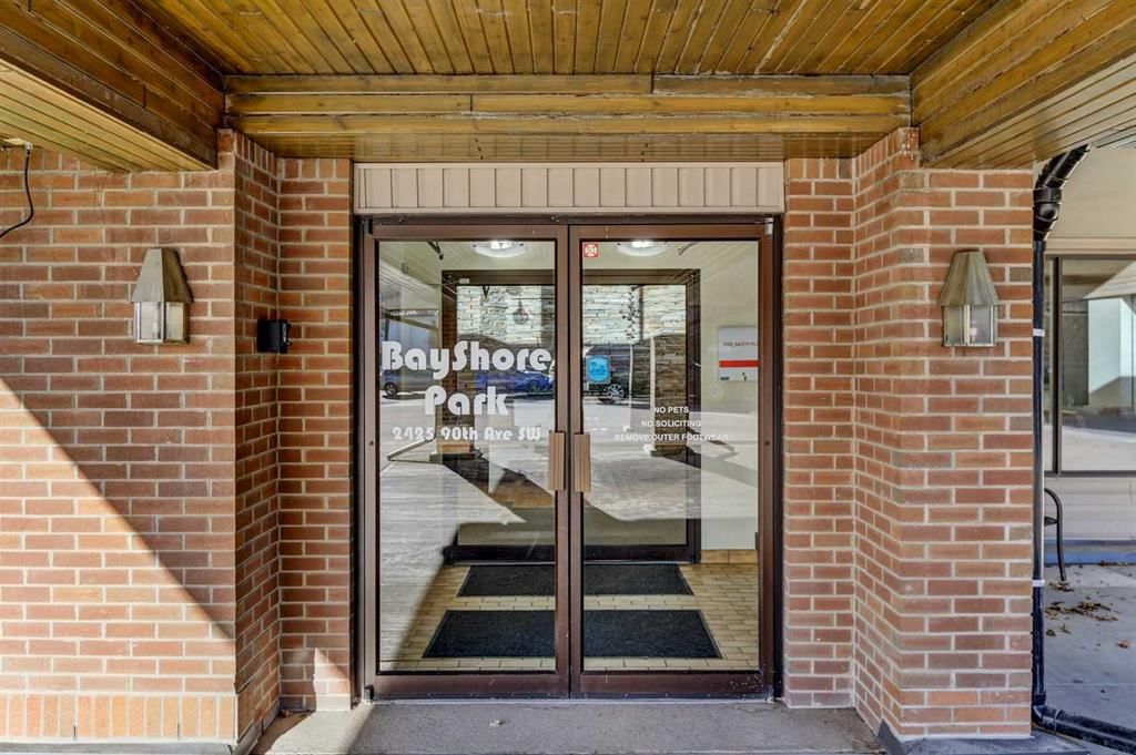 301, 2425 90 Avenue SW, Calgary — photo 3 of 17