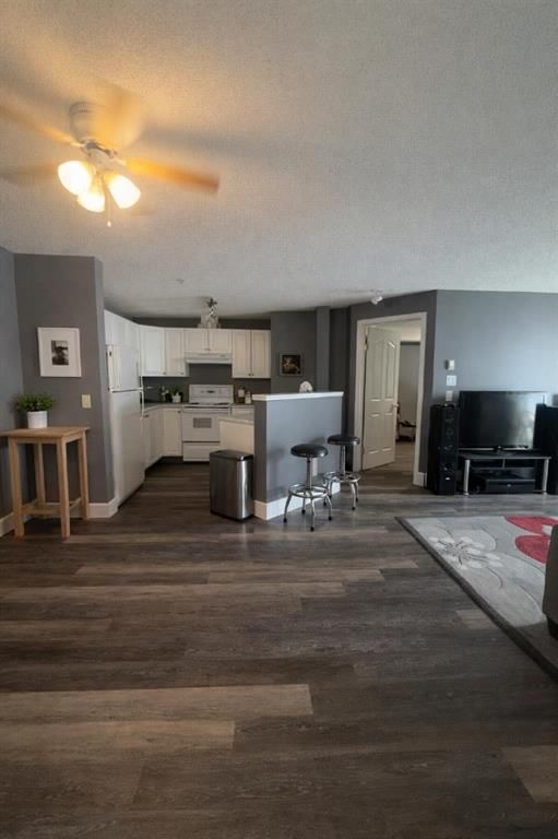 6202, 6000 Somervale Court SW, Calgary — photo 2 of 9