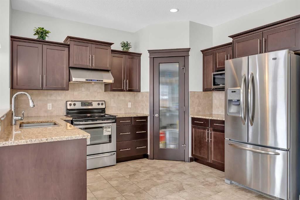 29 Evanspark Gardens NW, Calgary — photo 2 of 45