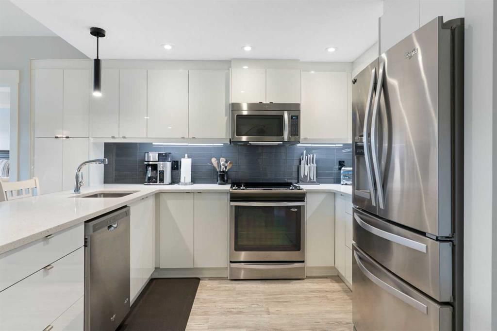 227, 15 Aspenmont Heights SW, Calgary — photo 4 of 50
