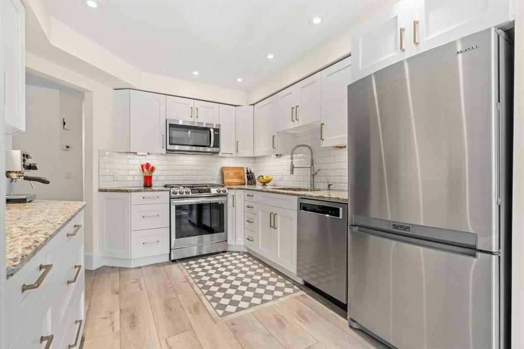 212 Coachway Lane SW, Calgary — photo 3 of 41