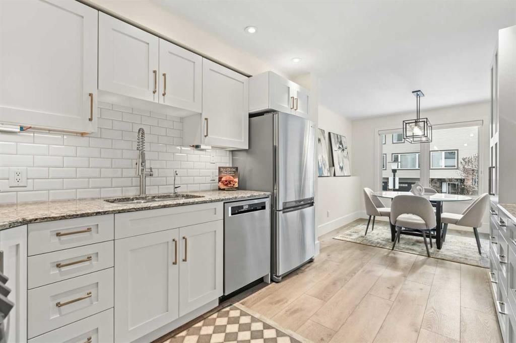 212 Coachway Lane SW, Calgary — photo 5 of 41