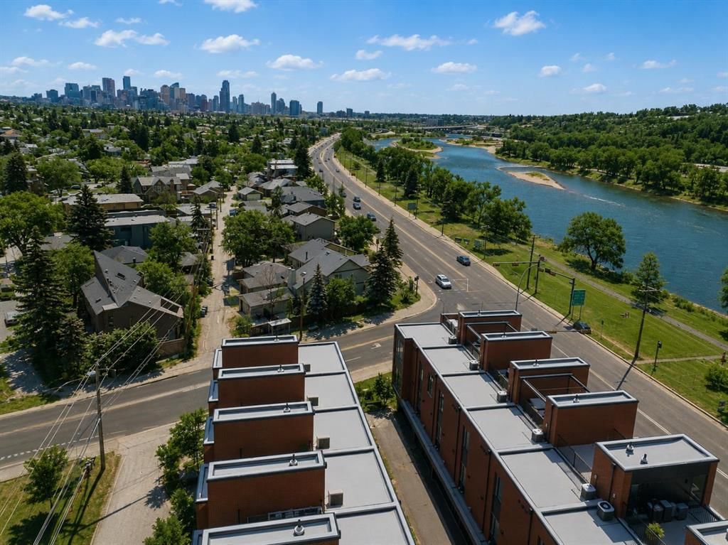 3012 Parkdale Boulevard NW, Calgary — photo 4 of 46