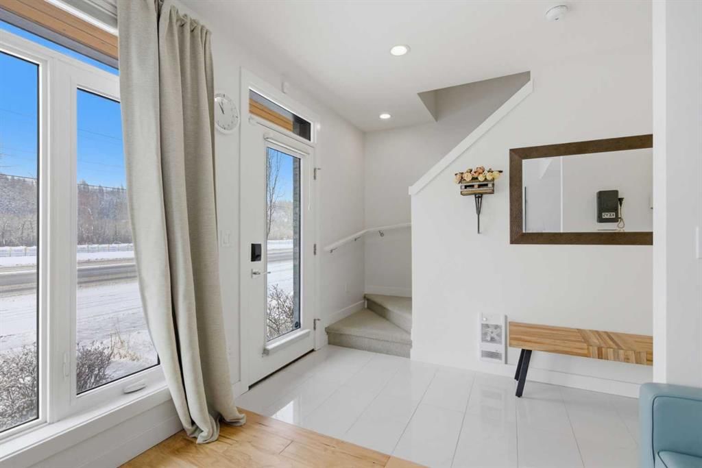 3012 Parkdale Boulevard NW, Calgary — photo 5 of 46
