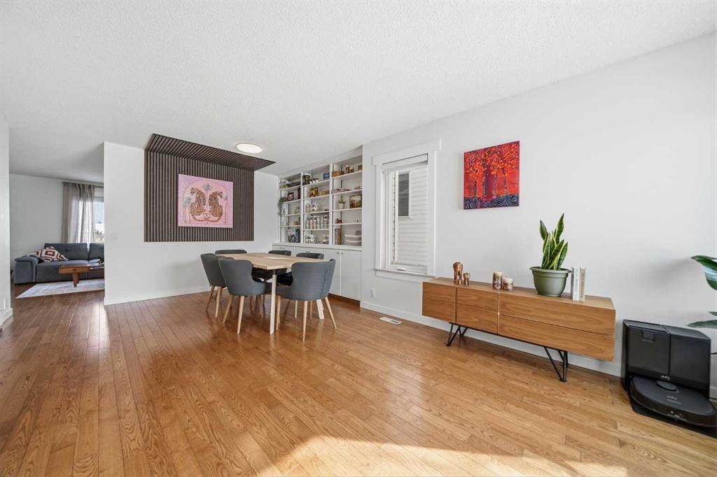 22 Scenic View Close NW, Calgary — photo 3 of 45