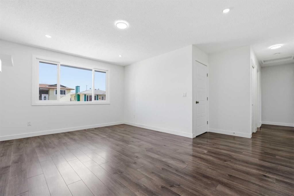 263 Doverview Crescent SE, Calgary — photo 5 of 44