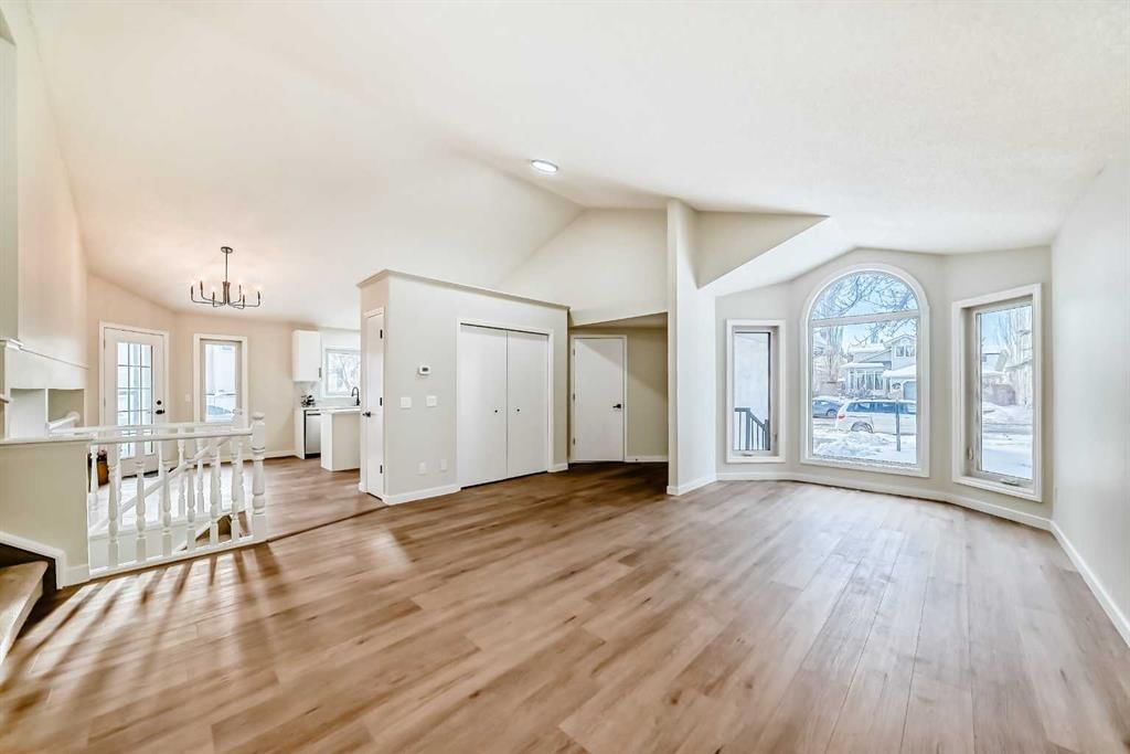 624 Shawinigan Drive SW, Calgary — photo 3 of 45