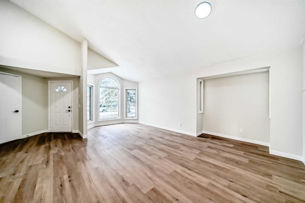 624 Shawinigan Drive SW, Calgary — photo 5 of 45