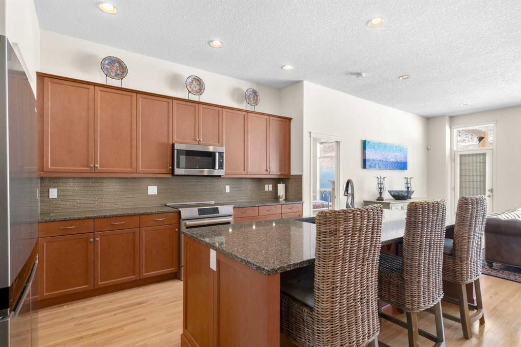 385 Discovery Ridge Boulevard SW, Calgary — photo 5 of 50