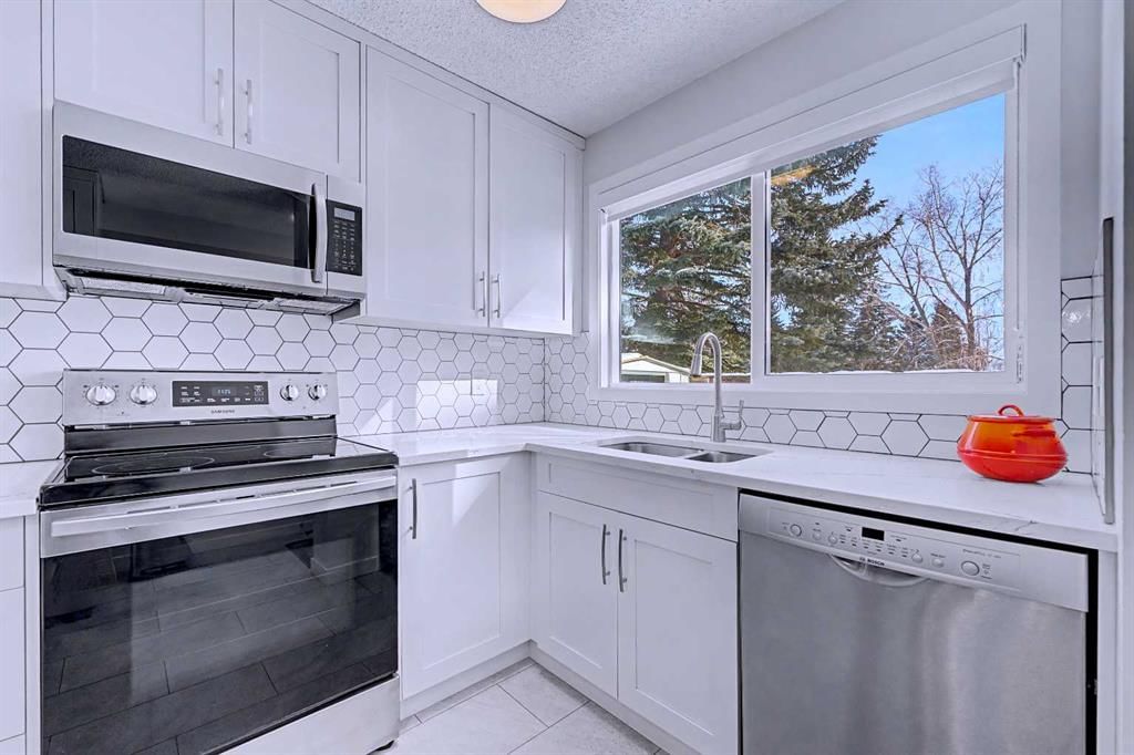 7, 2815 Palliser Drive SW, Calgary — photo 3 of 36