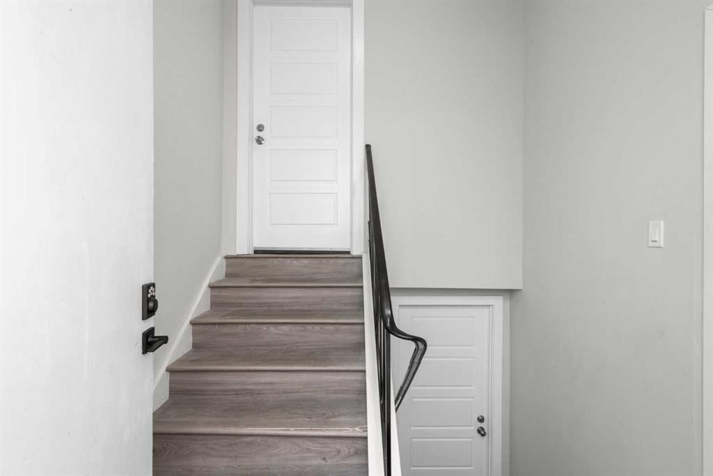 2124A 52 Avenue SW, Calgary — photo 3 of 41