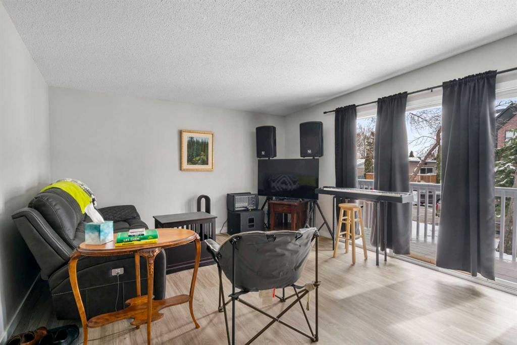 2124A 52 Avenue SW, Calgary — photo 4 of 41