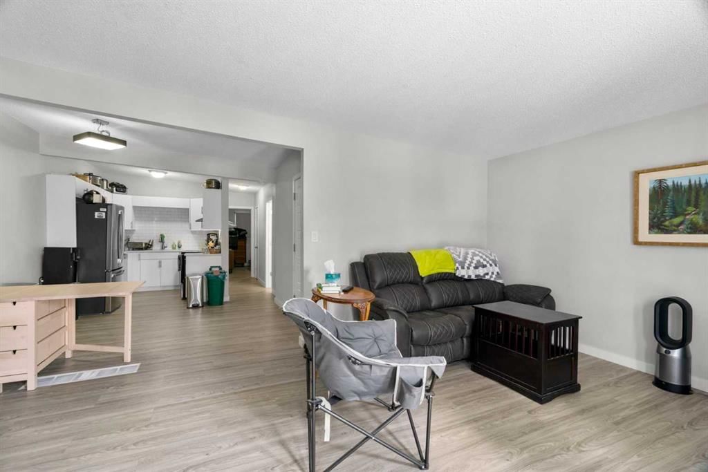 2124A 52 Avenue SW, Calgary — photo 5 of 41