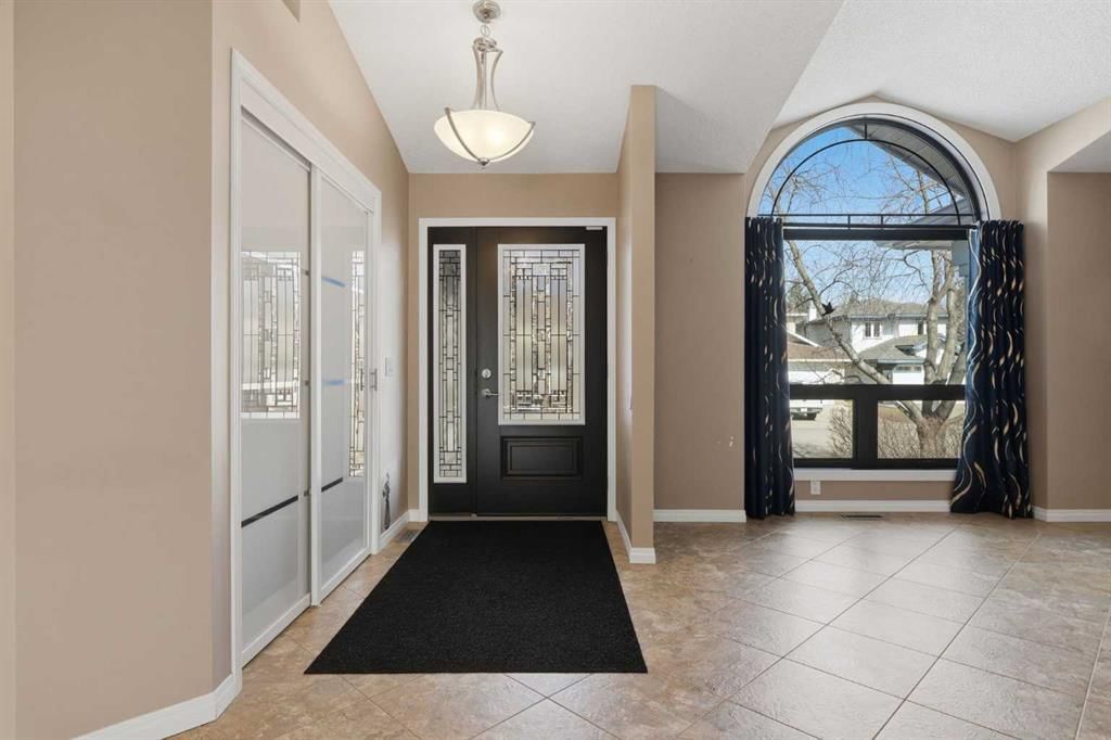 213 Douglasbank Mews SE, Calgary — photo 5 of 49