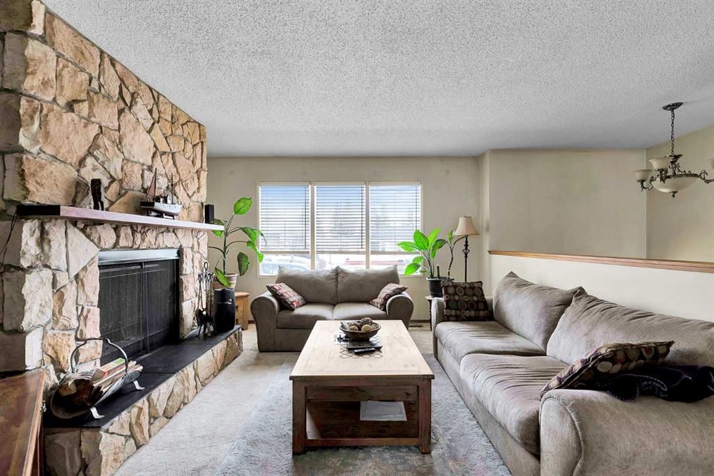731 Canfield Place SW, Calgary — photo 3 of 30