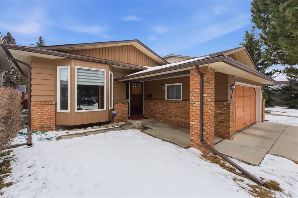 28 Woodstock Way SW, Calgary — main listing photo
