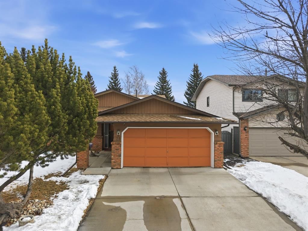 28 Woodstock Way SW, Calgary — photo 2 of 32