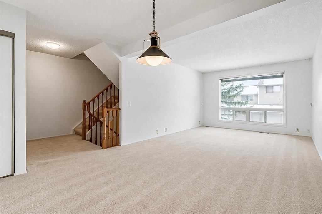 32, 5019 46 Avenue SW, Calgary — photo 5 of 23