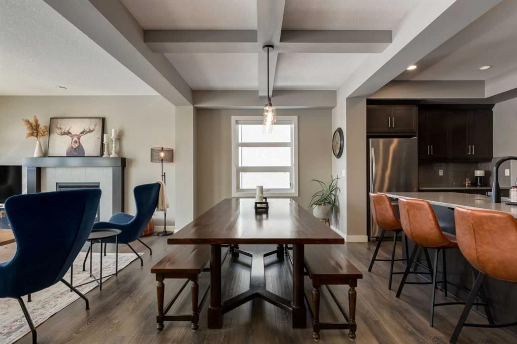 24 Evansborough Hill NW, Calgary — photo 2 of 47