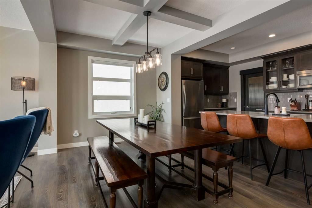 24 Evansborough Hill NW, Calgary — photo 3 of 47