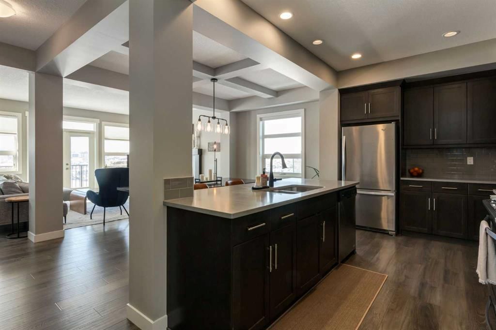 24 Evansborough Hill NW, Calgary — photo 4 of 47