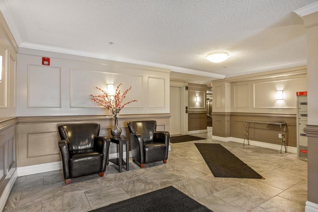 305, 2422 Erlton Street SW, Calgary — photo 3 of 28