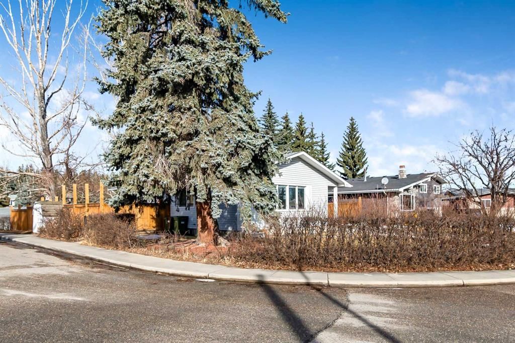222 Springwood Place SW, Calgary — photo 2 of 26