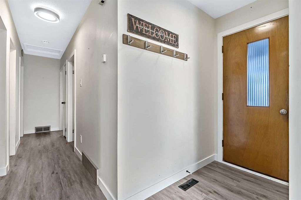 222 Springwood Place SW, Calgary — photo 4 of 26