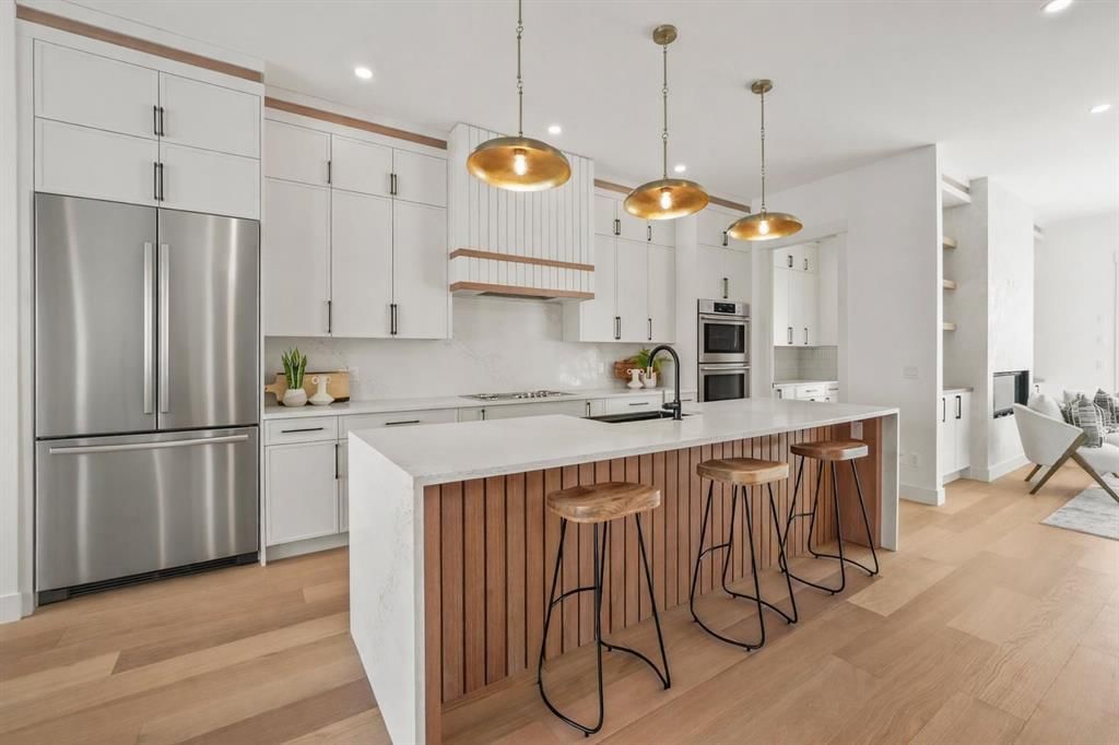2421 25 Avenue NW, Calgary — photo 4 of 50