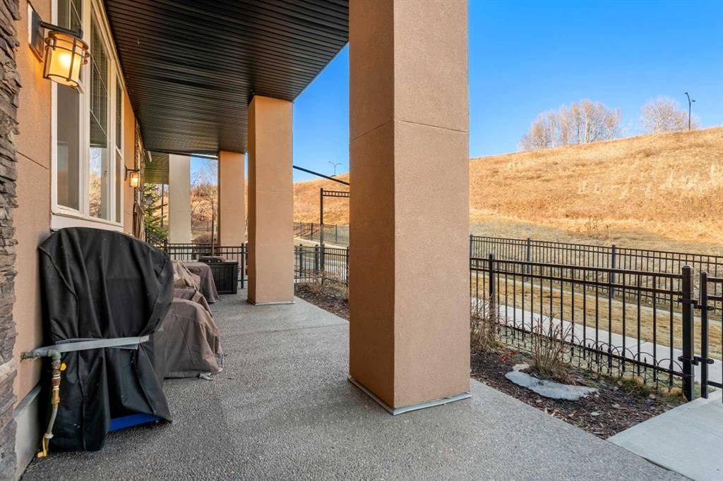109 Cranbrook Villas SE, Calgary — photo 3 of 49