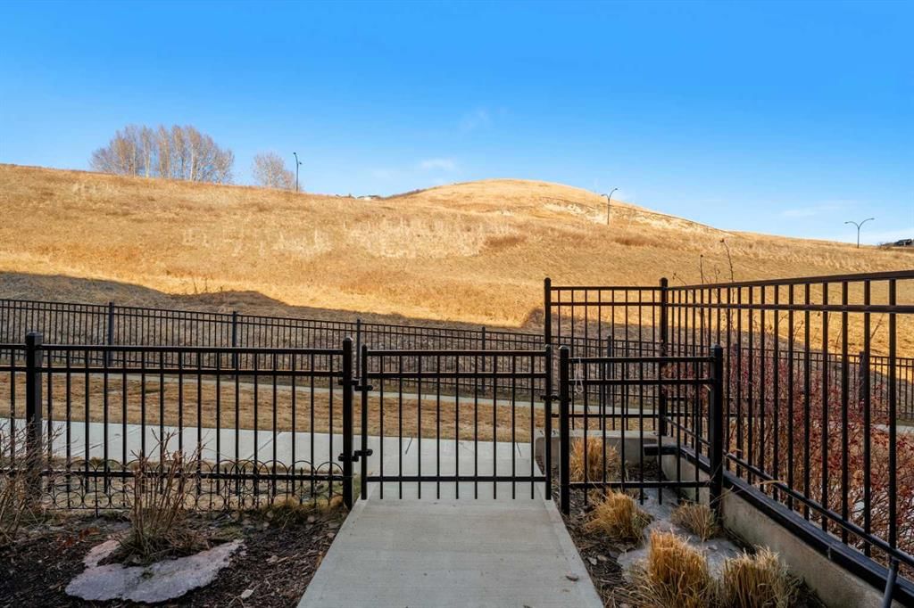 109 Cranbrook Villas SE, Calgary — photo 4 of 49
