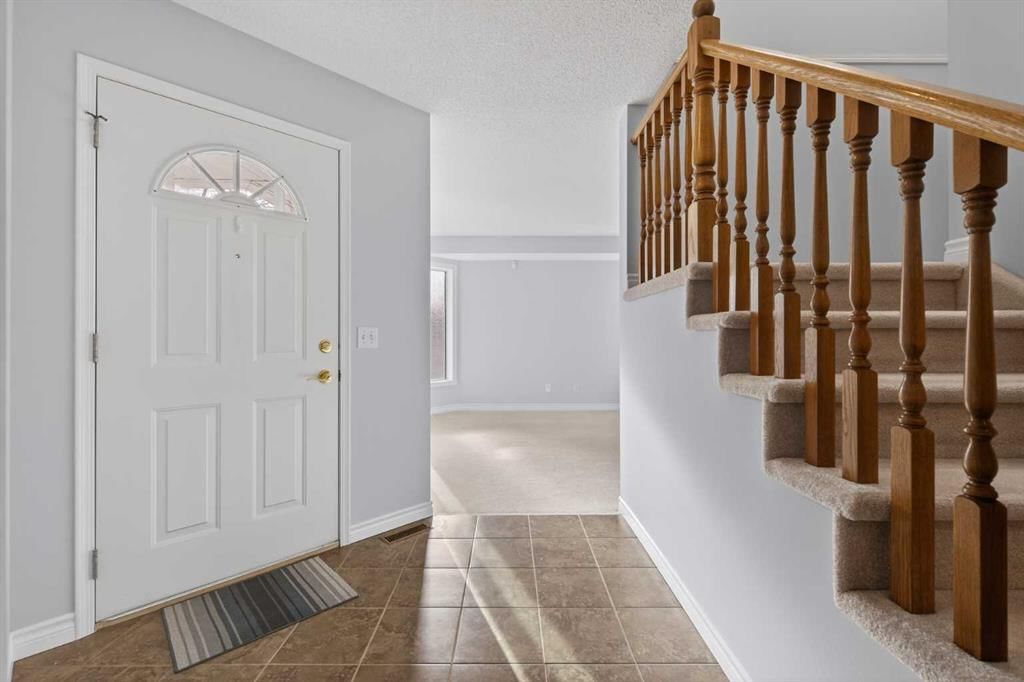 88 Scenic Gardens NW, Calgary — photo 3 of 50