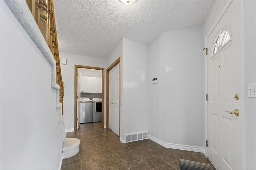 88 Scenic Gardens NW, Calgary — photo 4 of 50