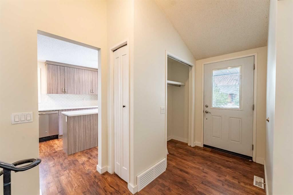 15 Scenic Rise NW, Calgary — photo 3 of 42