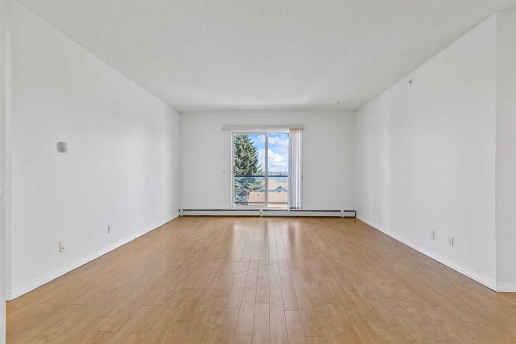 304, 2022 Canyon Meadows Drive SE, Calgary — photo 3 of 38
