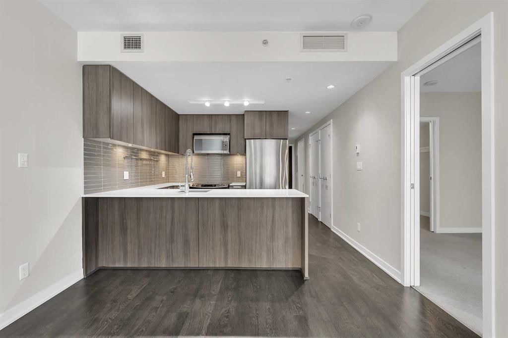 815, 626 14 Avenue SW, Calgary — photo 3 of 32