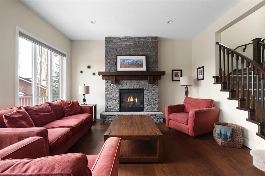 12 Fortress Court SW, Calgary — photo 3 of 44