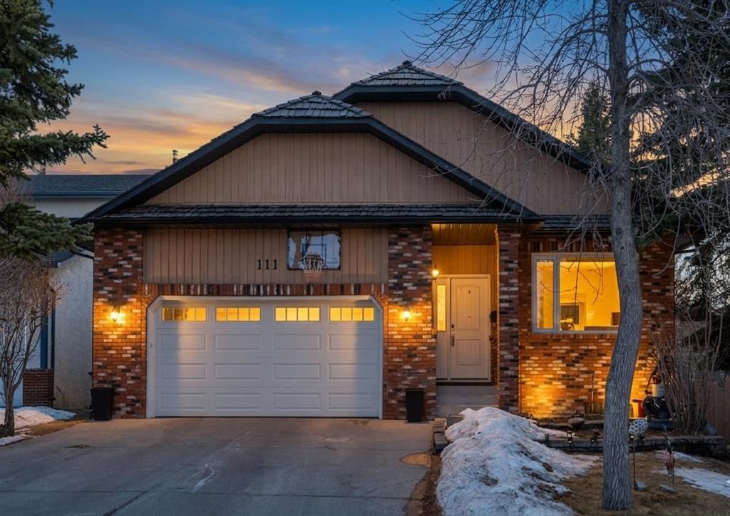 111 Edforth Place NW, Calgary — main listing photo