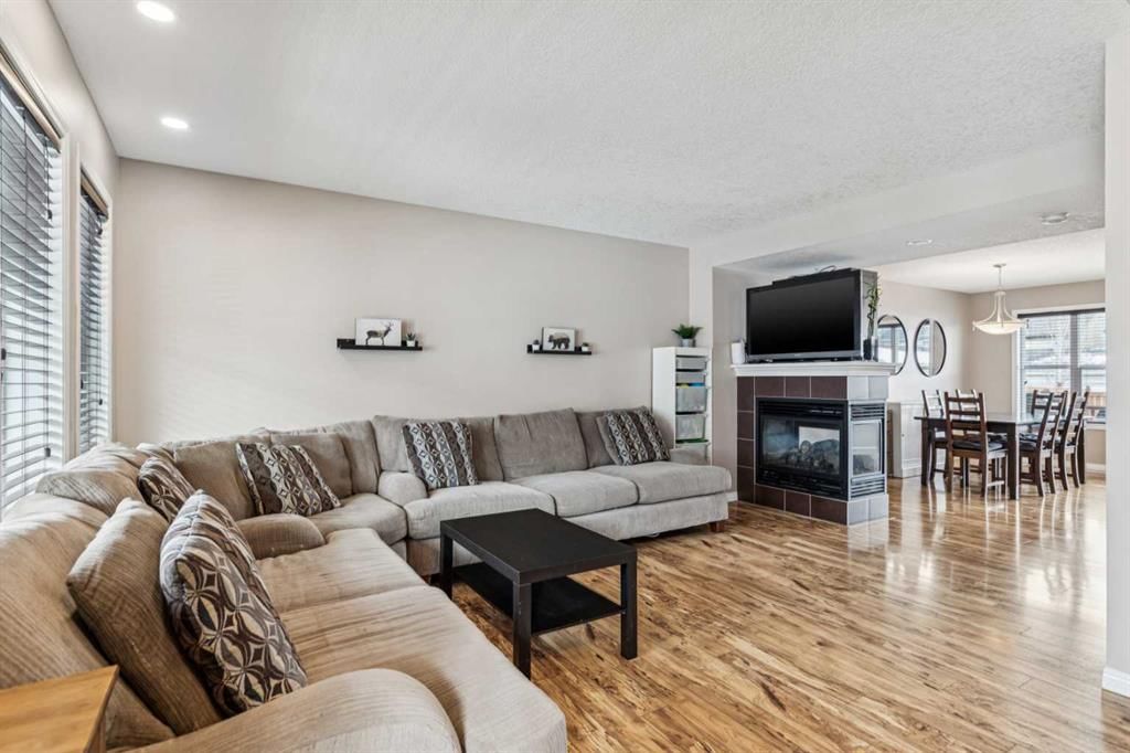 77 New Brighton Heights SE, Calgary — photo 4 of 33