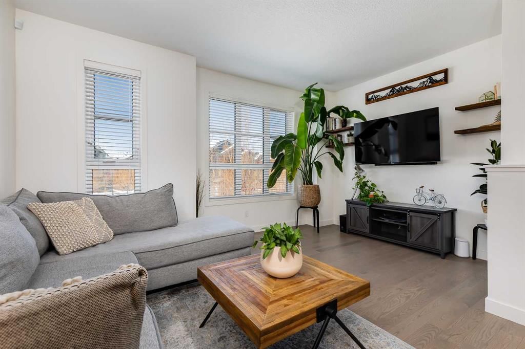 160 Walden Path SE, Calgary — photo 4 of 28