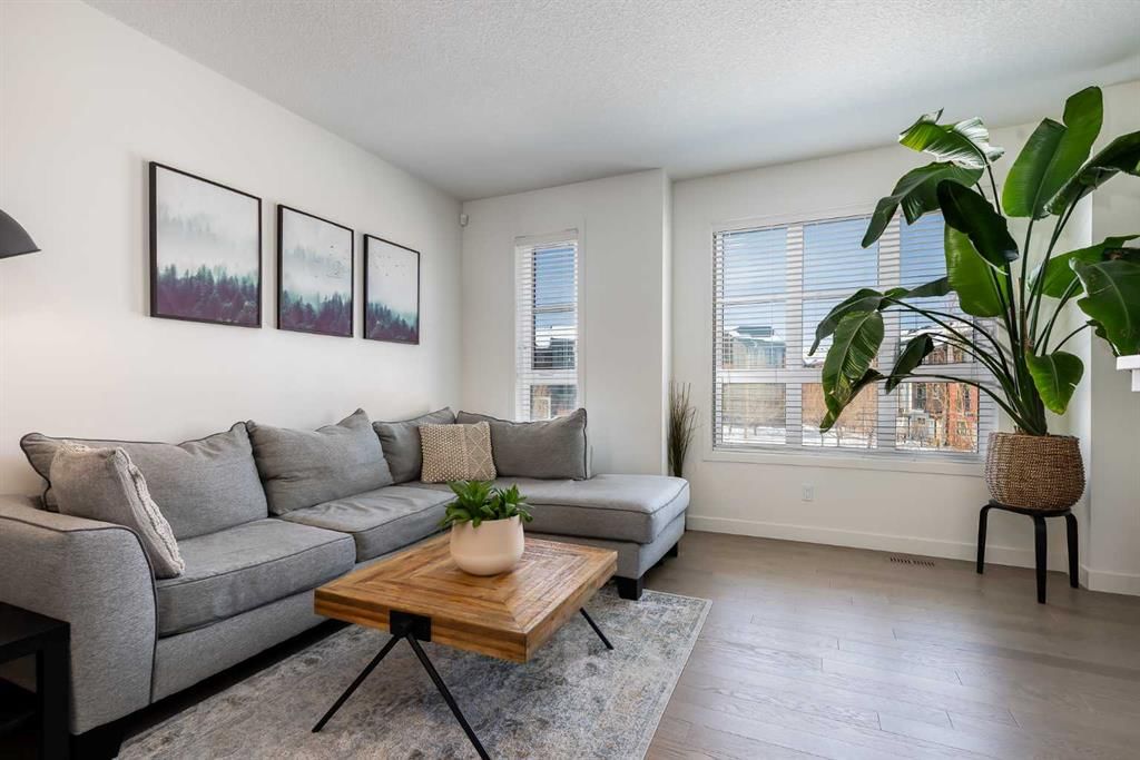 160 Walden Path SE, Calgary — photo 5 of 28