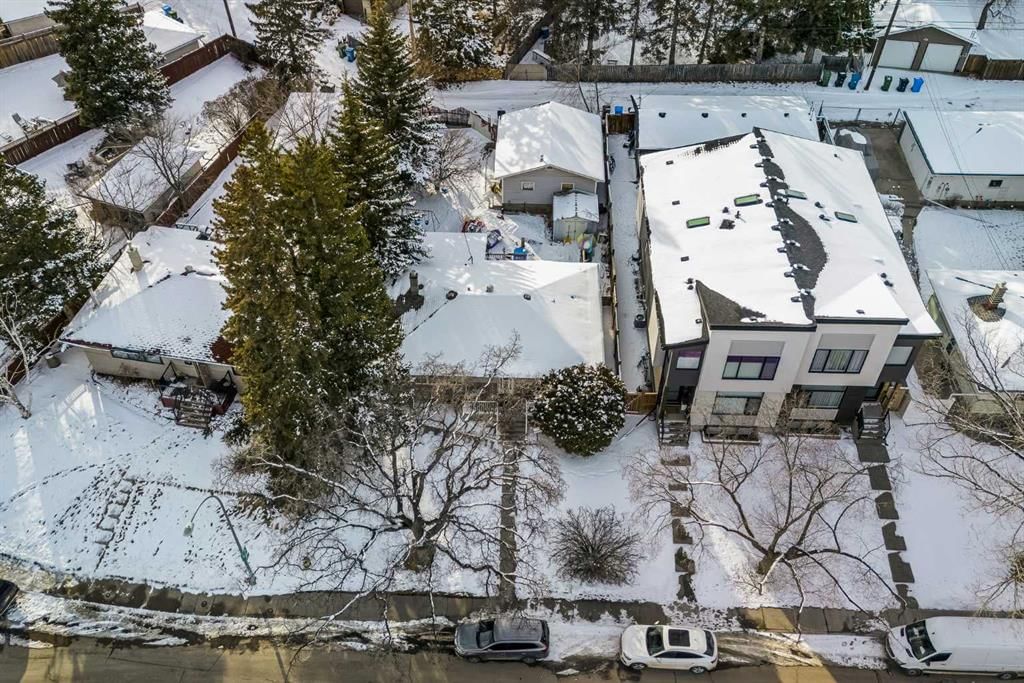 3131 33 Street SW, Calgary — photo 4 of 14